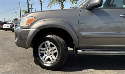 2006 Toyota Sequoia SR5   - Photo 30 - Bakersfield, CA 93305