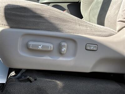 2006 Toyota Sequoia SR5   - Photo 7 - Bakersfield, CA 93305