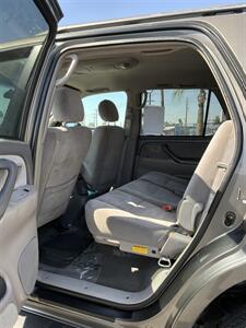 2006 Toyota Sequoia SR5   - Photo 8 - Bakersfield, CA 93305