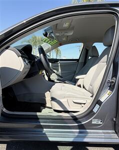 2012 Volkswagen Passat S PZEV   - Photo 6 - Bakersfield, CA 93305