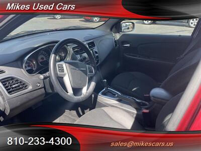 2012 Chrysler 200 Touring   - Photo 11 - Flint, MI 48503