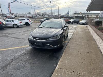 2015 Chrysler 200 C - Photo 4 - Flint, MI 48503
