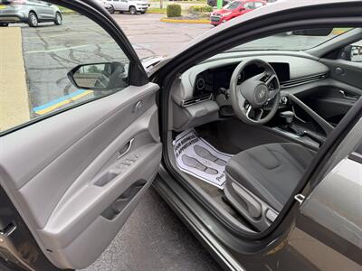 2024 Hyundai ELANTRA SEL   - Photo 10 - Flint, MI 48503