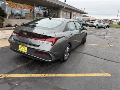 2024 Hyundai ELANTRA SEL   - Photo 5 - Flint, MI 48503