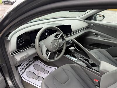 2024 Hyundai ELANTRA SEL   - Photo 11 - Flint, MI 48503