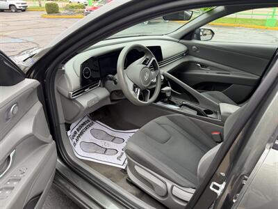 2024 Hyundai ELANTRA SEL   - Photo 9 - Flint, MI 48503