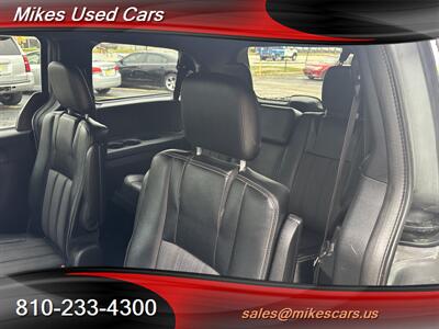 2015 Chrysler Town & Country S   - Photo 7 - Flint, MI 48503