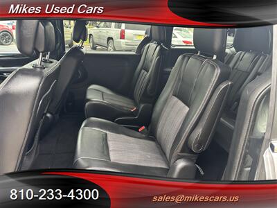 2015 Chrysler Town & Country S   - Photo 8 - Flint, MI 48503
