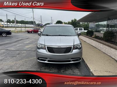 2015 Chrysler Town & Country S   - Photo 3 - Flint, MI 48503