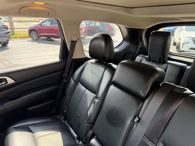 2018 Nissan Pathfinder SL   - Photo 9 - Flint, MI 48503