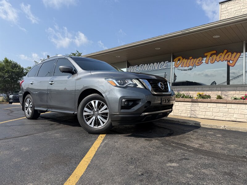 2018 Nissan Pathfinder SL   - Photo 1 - Flint, MI 48503