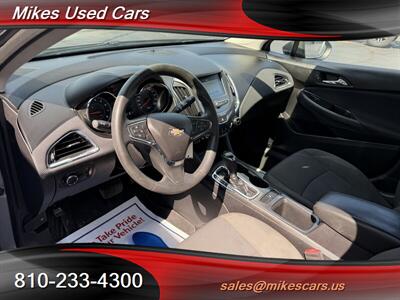 2017 Chevrolet Cruze LT Auto   - Photo 10 - Flint, MI 48503
