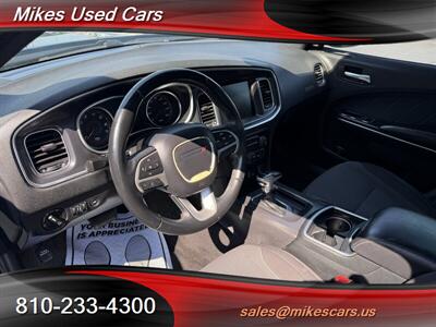 2015 Dodge Charger SXT   - Photo 11 - Flint, MI 48503