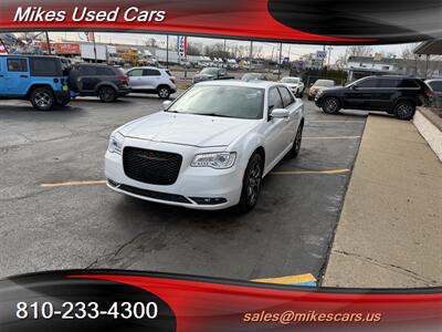 2016 Chrysler 300 Series S   - Photo 4 - Flint, MI 48503