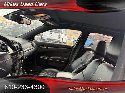 2016 Chrysler 300 Series S   - Photo 10 - Flint, MI 48503