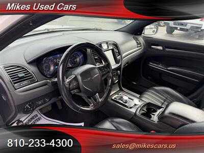 2016 Chrysler 300 Series S   - Photo 11 - Flint, MI 48503