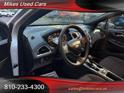 2017 Chevrolet Cruze LT Auto   - Photo 19 - Flint, MI 48503