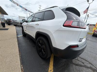 2019 Jeep Cherokee Latitude Plus - Photo 4 - Flint, MI 48503