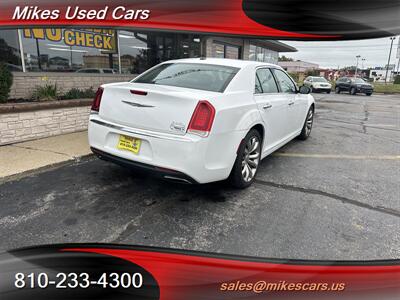 2016 Chrysler 300C   - Photo 2 - Flint, MI 48503