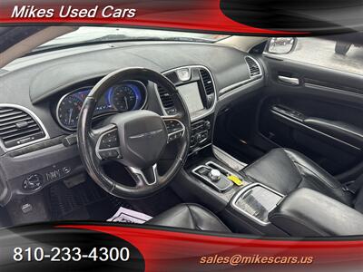 2016 Chrysler 300C   - Photo 9 - Flint, MI 48503