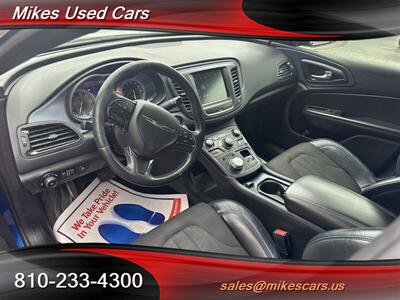 2015 Chrysler 200 S   - Photo 8 - Flint, MI 48503