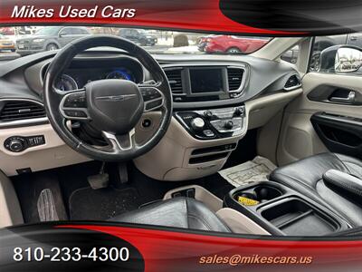 2020 Chrysler Pacifica Touring L   - Photo 12 - Flint, MI 48503