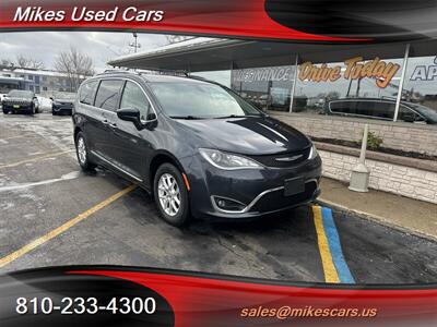 2020 Chrysler Pacifica Touring L   - Photo 2 - Flint, MI 48503