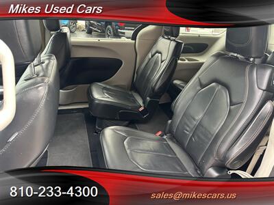 2020 Chrysler Pacifica Touring L   - Photo 9 - Flint, MI 48503