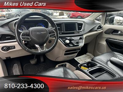 2020 Chrysler Pacifica Touring L   - Photo 12 - Flint, MI 48503