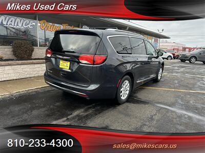 2020 Chrysler Pacifica Touring L   - Photo 5 - Flint, MI 48503