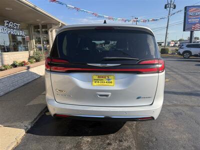 2023 Chrysler Pacifica Plug-In Hybrid Touring L - Photo 6 - Flint, MI 48503
