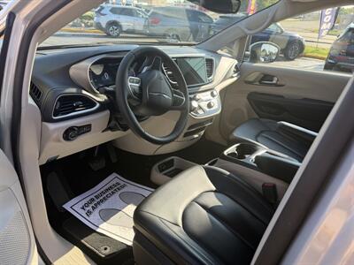 2023 Chrysler Pacifica Plug-In Hybrid Touring L - Photo 10 - Flint, MI 48503