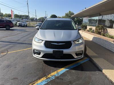 2023 Chrysler Pacifica Plug-In Hybrid Touring L - Photo 3 - Flint, MI 48503