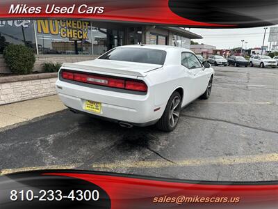 2014 Dodge Challenger SXT   - Photo 4 - Flint, MI 48503