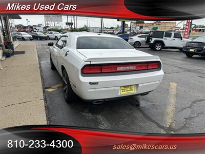 2014 Dodge Challenger SXT   - Photo 5 - Flint, MI 48503