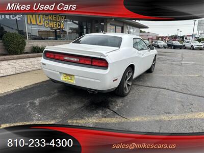 2014 Dodge Challenger SXT   - Photo 8 - Flint, MI 48503