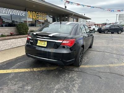 2013 Chrysler 200 Touring   - Photo 42 - Flint, MI 48503