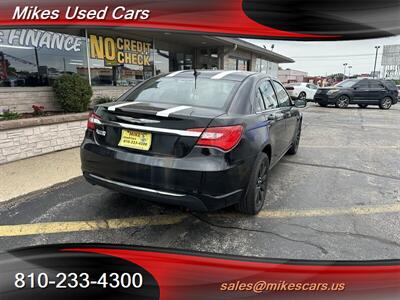 2013 Chrysler 200 Touring - Photo 28 - Flint, MI 48503