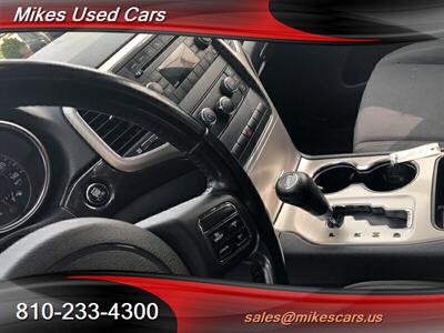 2011 Jeep Grand Cherokee Laredo - Photo 16 - Flint, MI 48503