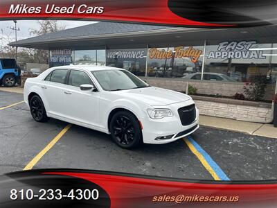 2018 Chrysler 300 Series Limited - Photo 1 - Flint, MI 48503