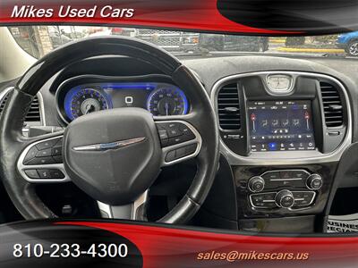 2018 Chrysler 300 Series Limited - Photo 15 - Flint, MI 48503