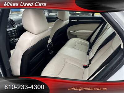 2018 Chrysler 300 Series Limited - Photo 10 - Flint, MI 48503