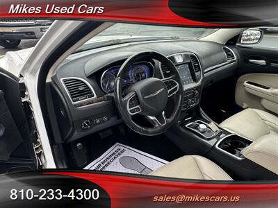 2018 Chrysler 300 Series Limited - Photo 14 - Flint, MI 48503