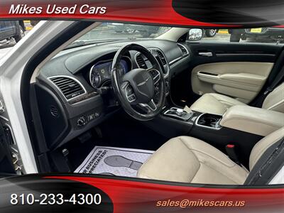 2018 Chrysler 300 Series Limited - Photo 13 - Flint, MI 48503