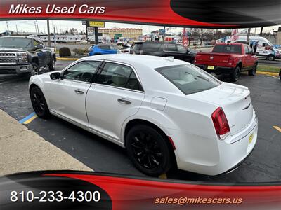2018 Chrysler 300 Series Limited - Photo 12 - Flint, MI 48503