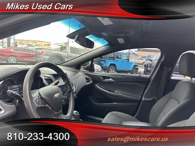 2018 Chevrolet Cruze LT Auto - Photo 12 - Flint, MI 48503