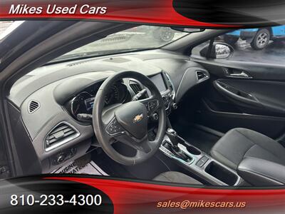 2018 Chevrolet Cruze LT Auto - Photo 13 - Flint, MI 48503