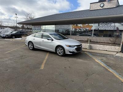 2020 Chevrolet Malibu LT - Photo 2 - Flint, MI 48503