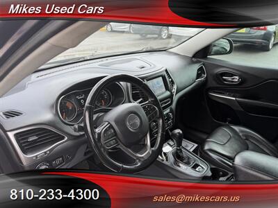 2019 Jeep Cherokee Latitude Plus   - Photo 10 - Flint, MI 48503