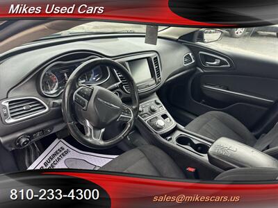 2015 Chrysler 200 Limited   - Photo 9 - Flint, MI 48503